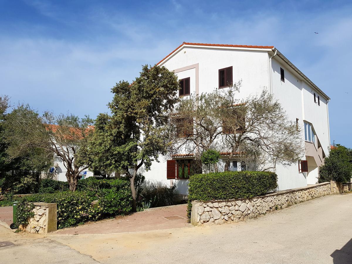 Apartments Monica ノヴァリャ エクステリア 写真